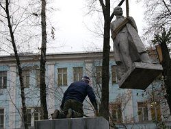 В Липецке установили памятник Ленину