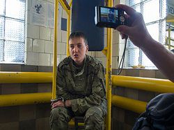 Летчице Савченко придется выбирать между небом и мандатом