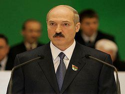 Лукашенко: националистов пытаюсь держать на привязи