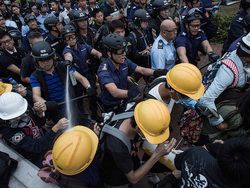 Гонконгцы потеряли доверие к полиции