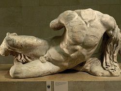 Греция сочла вызовом передачу России скульптуры из Парфенона