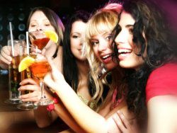 За праздничным столом с алкоголем потребляется 4 000 килокалорий