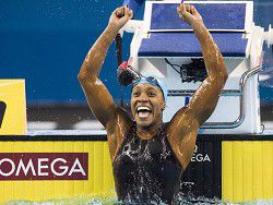 Чемпионат планеты по плаванию выиграла темнокожая чемпионка