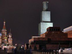 Дед Мороз доставил в Кремль главную елку страны