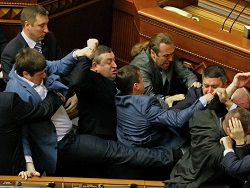 Киевским депутатам запретят драться и ругаться