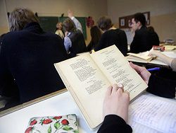 В Латвии 55 учителей наказаны за недостаточное владение языком